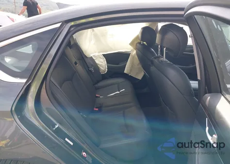 2018 Genesis G80 3.8 z USA, uszkodzony, nr VIN KMHGN4JE4JU253247